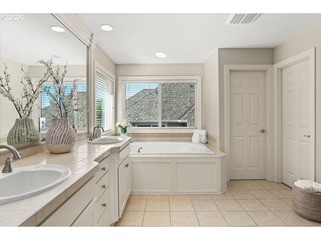 12796 Nw WAKER Dr, Portland, OR 97229