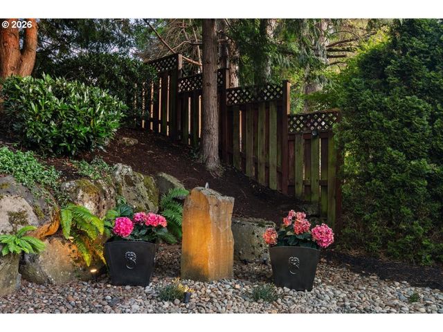 12796 Nw WAKER Dr, Portland, OR 97229