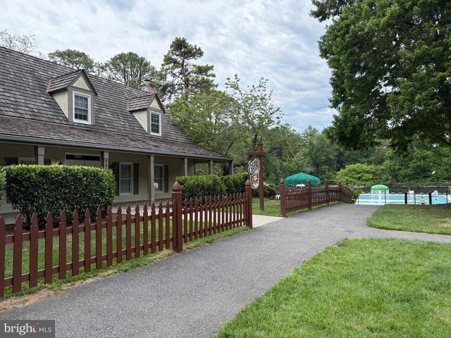 9826 BURKE POND LN, Burke, VA 22015