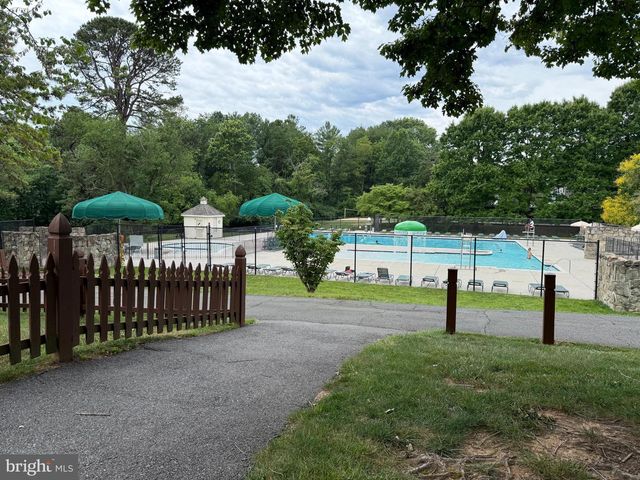 9826 BURKE POND LN, Burke, VA 22015