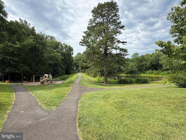 9826 BURKE POND LN, Burke, VA 22015