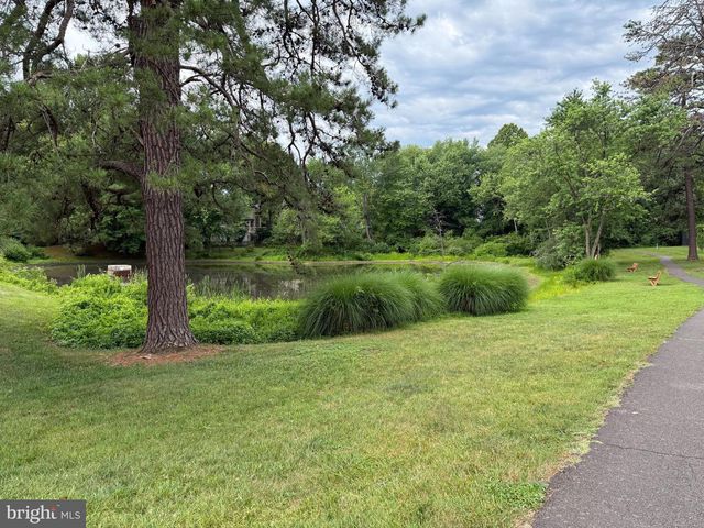 9826 BURKE POND LN, Burke, VA 22015