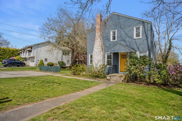 23 Ridgewood Avenue, Waterford, CT 06385
