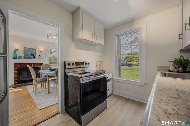23 Ridgewood Avenue, Waterford, CT 06385