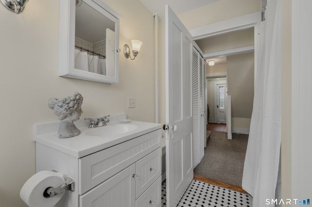 23 Ridgewood Avenue, Waterford, CT 06385