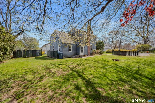 23 Ridgewood Avenue, Waterford, CT 06385