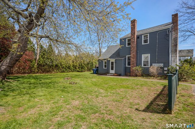 23 Ridgewood Avenue, Waterford, CT 06385