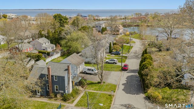 23 Ridgewood Avenue, Waterford, CT 06385