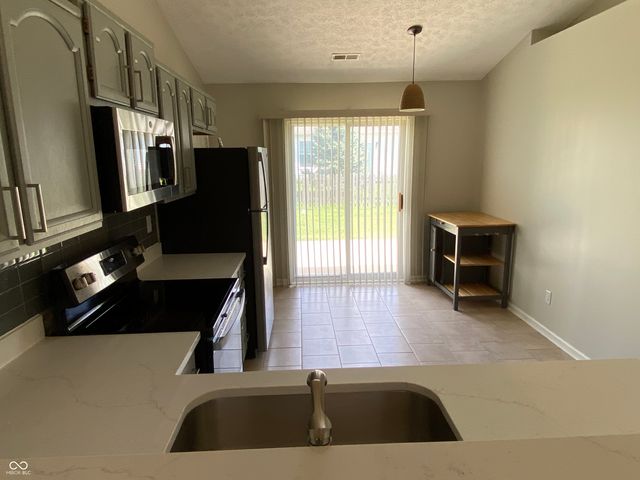 11229 Spring Blossom Lane, Fishers, IN 46038