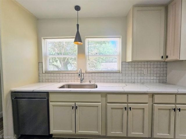 1915 Blain Street, High Point, NC 27262