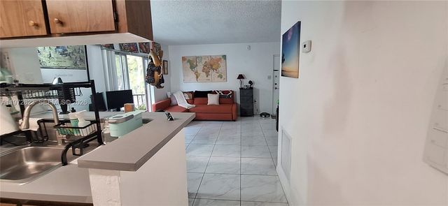 10832 N Kendall Dr U16, Kendall, FL 33176