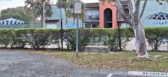 10832 N Kendall Dr U16, Kendall, FL 33176