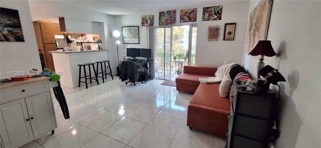 10832 N Kendall Dr U16, Kendall, FL 33176