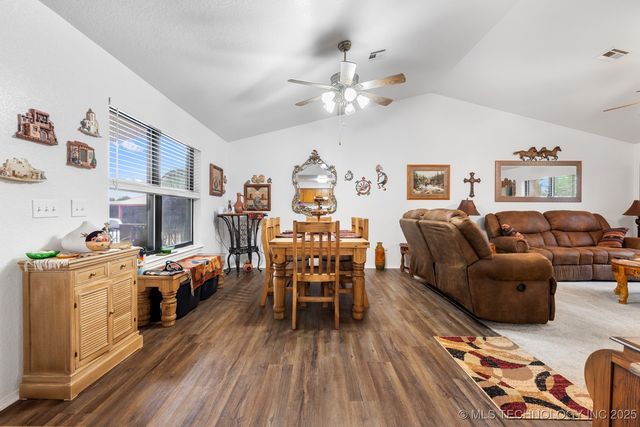 2607 E 2092 Road, Hugo, OK 74743