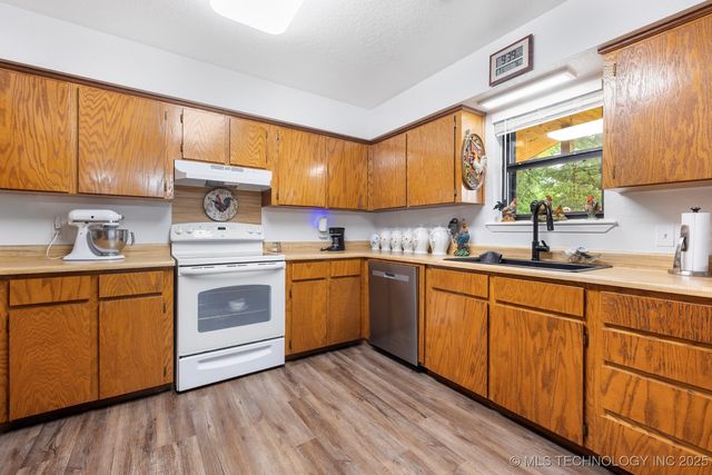 2607 E 2092 Road, Hugo, OK 74743