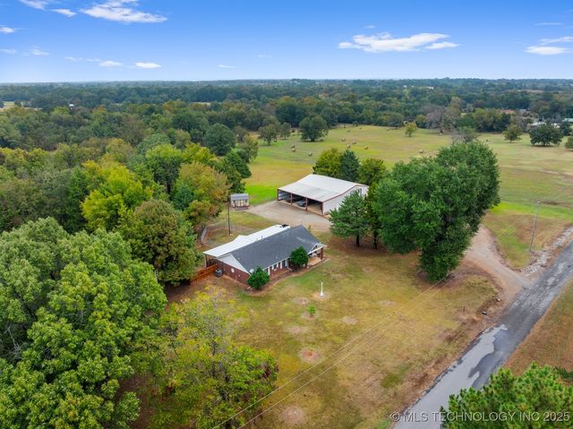 2607 E 2092 Road, Hugo, OK 74743