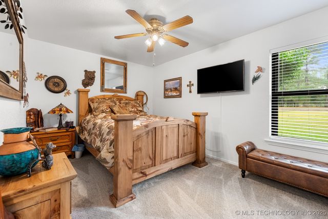 2607 E 2092 Road, Hugo, OK 74743