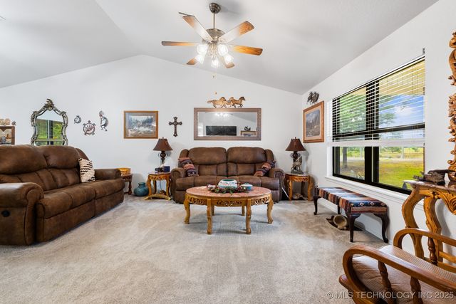 2607 E 2092 Road, Hugo, OK 74743