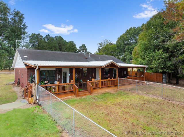 2607 E 2092 Road, Hugo, OK 74743