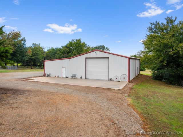 2607 E 2092 Road, Hugo, OK 74743