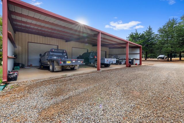 2607 E 2092 Road, Hugo, OK 74743
