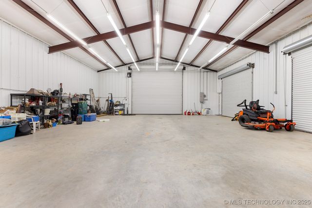 2607 E 2092 Road, Hugo, OK 74743