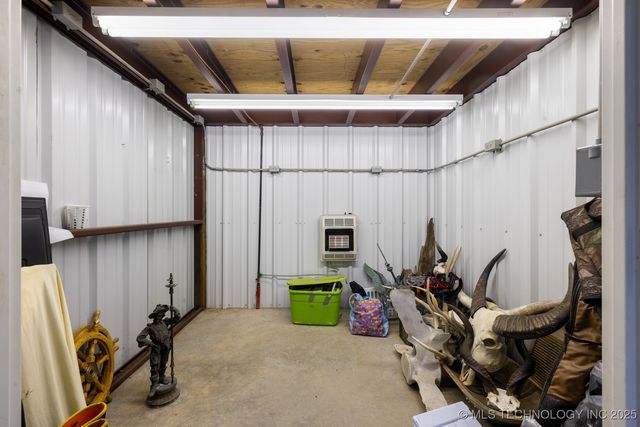 2607 E 2092 Road, Hugo, OK 74743