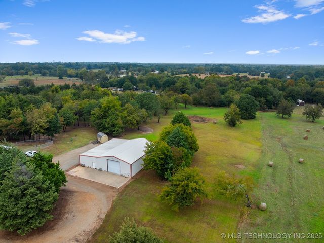 2607 E 2092 Road, Hugo, OK 74743