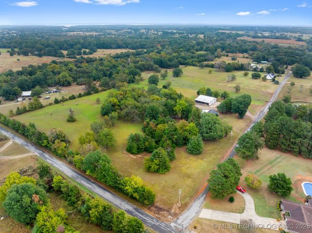 2607 E 2092 Road, Hugo, OK 74743