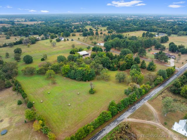 2607 E 2092 Road, Hugo, OK 74743