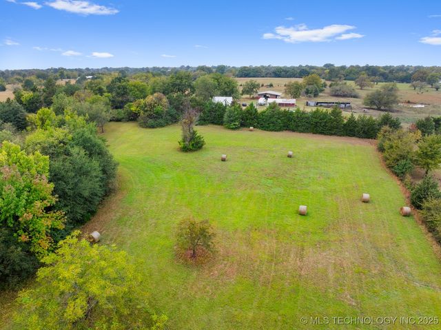 2607 E 2092 Road, Hugo, OK 74743