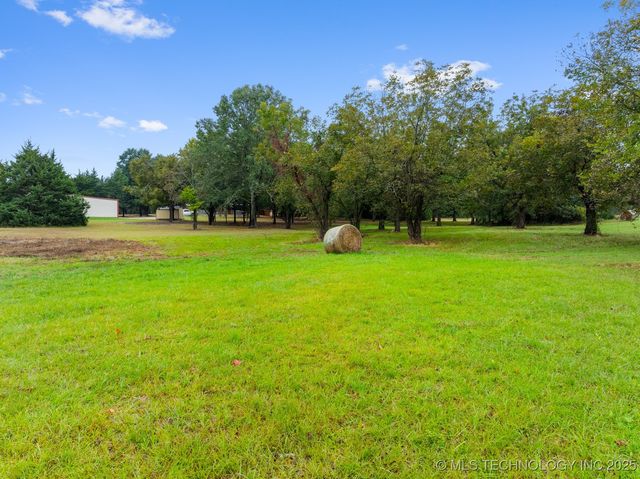 2607 E 2092 Road, Hugo, OK 74743