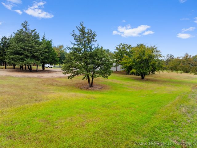2607 E 2092 Road, Hugo, OK 74743