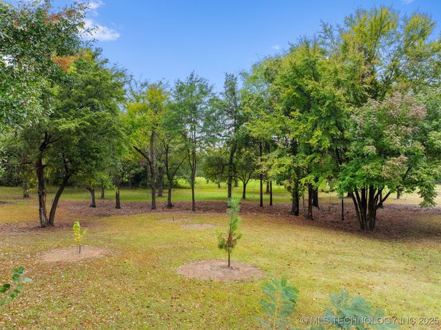 2607 E 2092 Road, Hugo, OK 74743