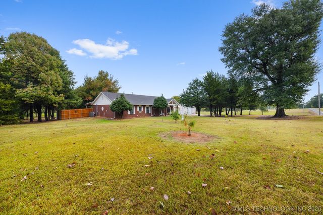 2607 E 2092 Road, Hugo, OK 74743