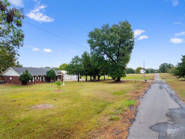 2607 E 2092 Road, Hugo, OK 74743