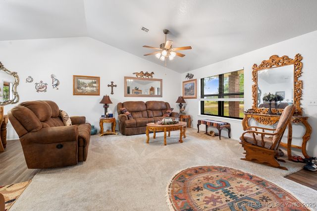 2607 E 2092 Road, Hugo, OK 74743