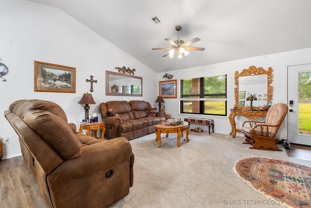 2607 E 2092 Road, Hugo, OK 74743