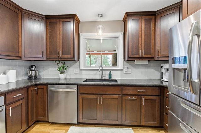 601 James Street, Harrisonville, MO 64701