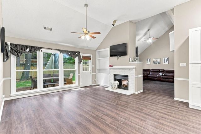 8941 HICKORY TRAIL DR, Memphis, TN 38018