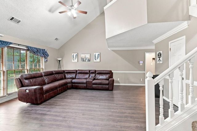 8941 HICKORY TRAIL DR, Memphis, TN 38018