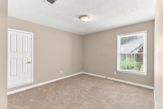 8941 HICKORY TRAIL DR, Memphis, TN 38018