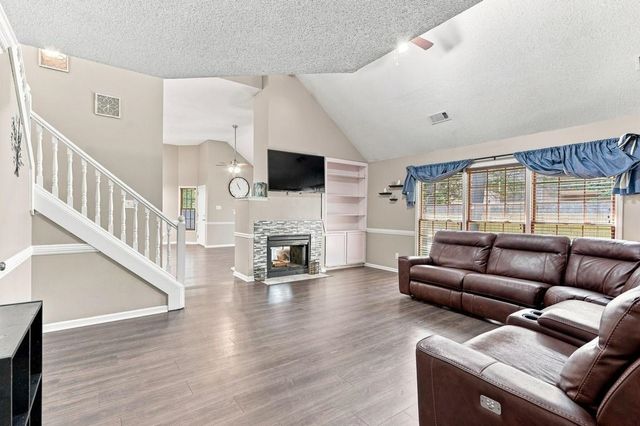 8941 HICKORY TRAIL DR, Memphis, TN 38018