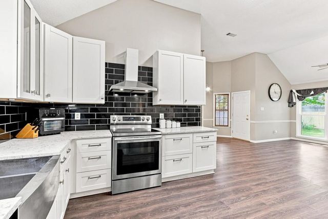 8941 HICKORY TRAIL DR, Memphis, TN 38018