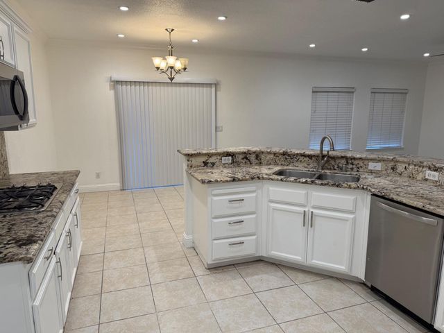 683 Mark Thomas Dr, Yuba City, CA 95993