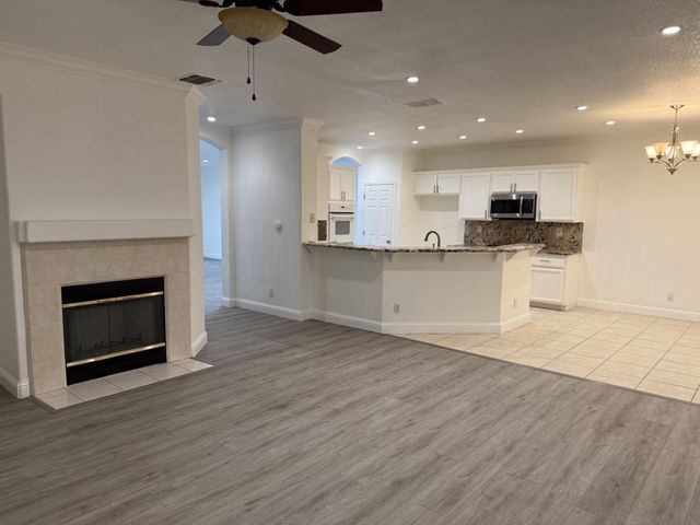 683 Mark Thomas Dr, Yuba City, CA 95993