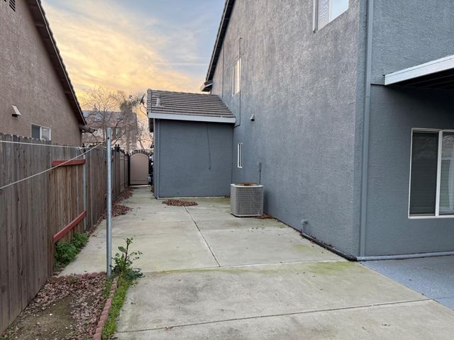 683 Mark Thomas Dr, Yuba City, CA 95993