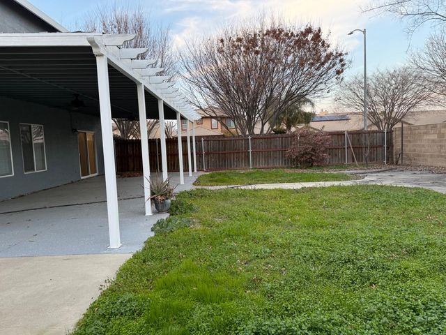 683 Mark Thomas Dr, Yuba City, CA 95993