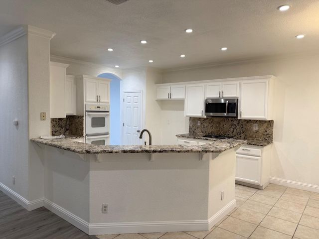 683 Mark Thomas Dr, Yuba City, CA 95993