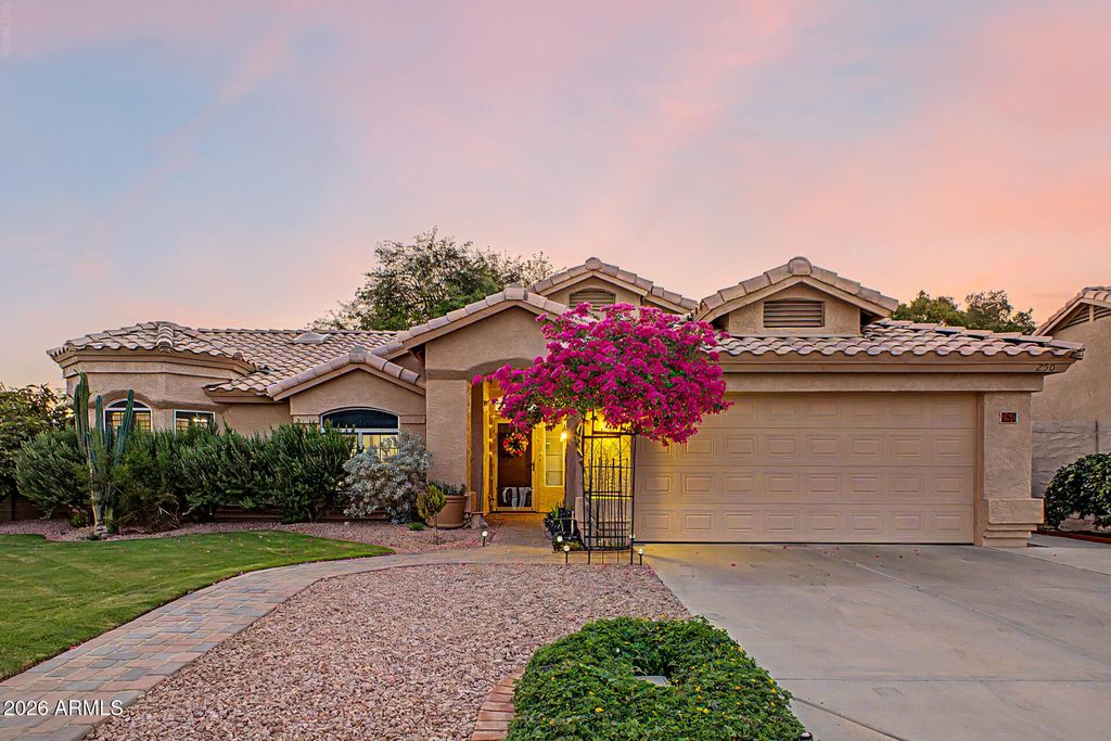 250 S ASH Drive, Chandler, AZ 85224 — photo 2